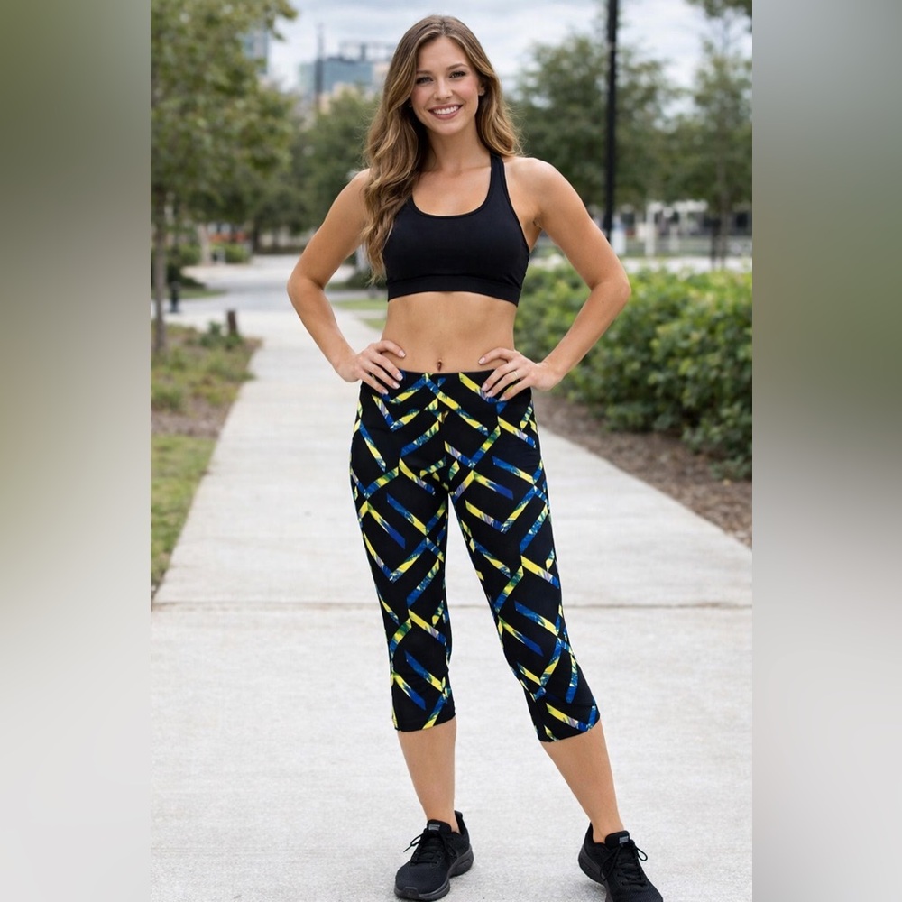 NWT Vivid Yellow medium capri tights